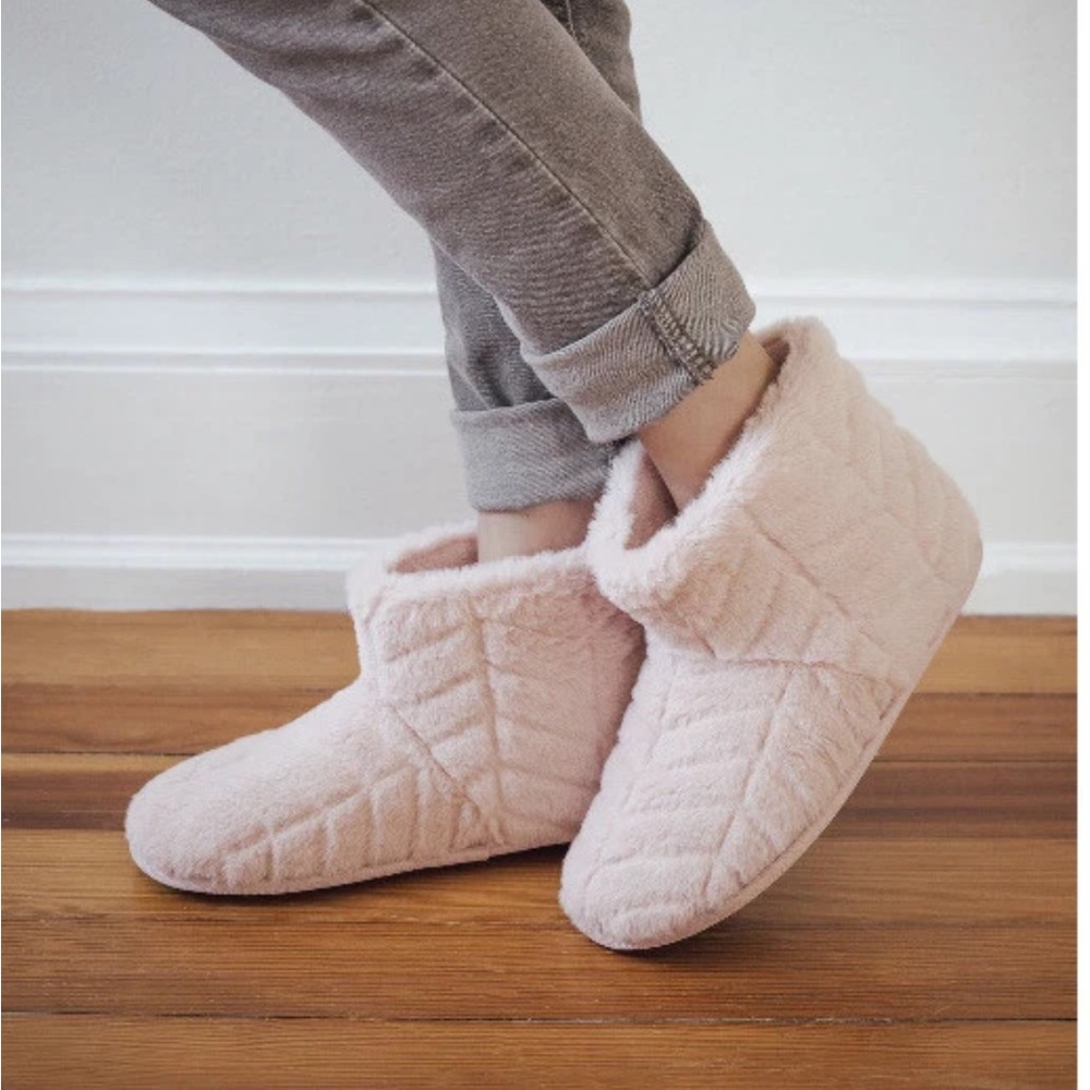 Muk Luks Ivory Chevron Faux Fur Bootie Slippers Sz 9
